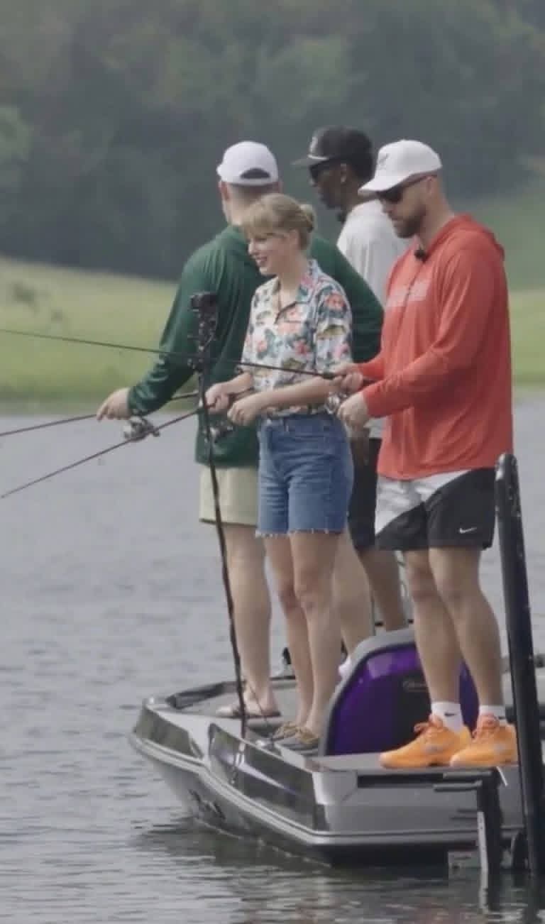 Caught on Camera! Taylor Swift Addresses Pregnancy and Wedding Speculation as Kelce Brothers Go Inside the League and Randy Moss Breaks Down AJ Brown