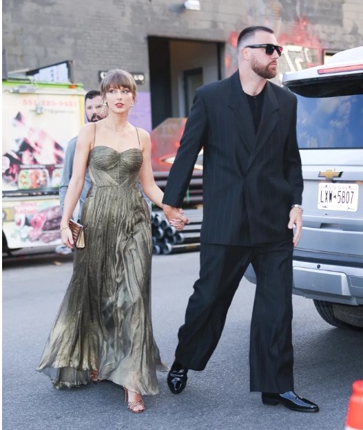Taylor Swift and Travis Kelce Pose Alongside Patrick Mahomes and Brittany Mahomes at Glamorous NYC Wedding