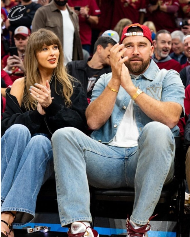 Watch moment Travis Kelce got emotional at the game when he and Taylor Swift arrived courtside for Knicks vs Cavaliers in Cleveland, wanted to sit but was stopped from sitting immediately due to the overwhelming reaction and moment from the crowd